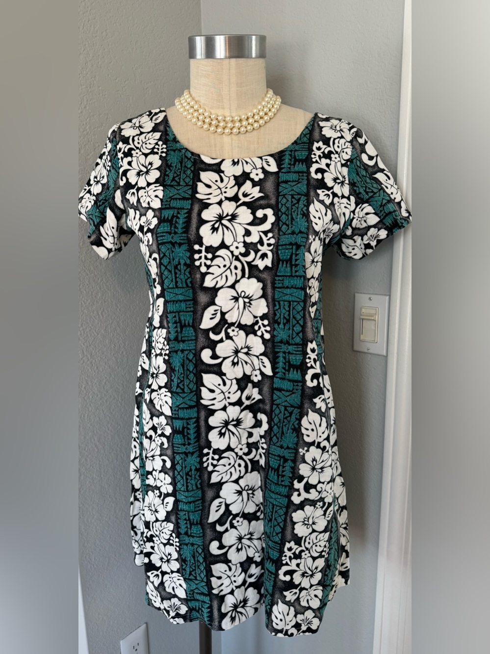 Bishop St Apparel Hawaiian Dress